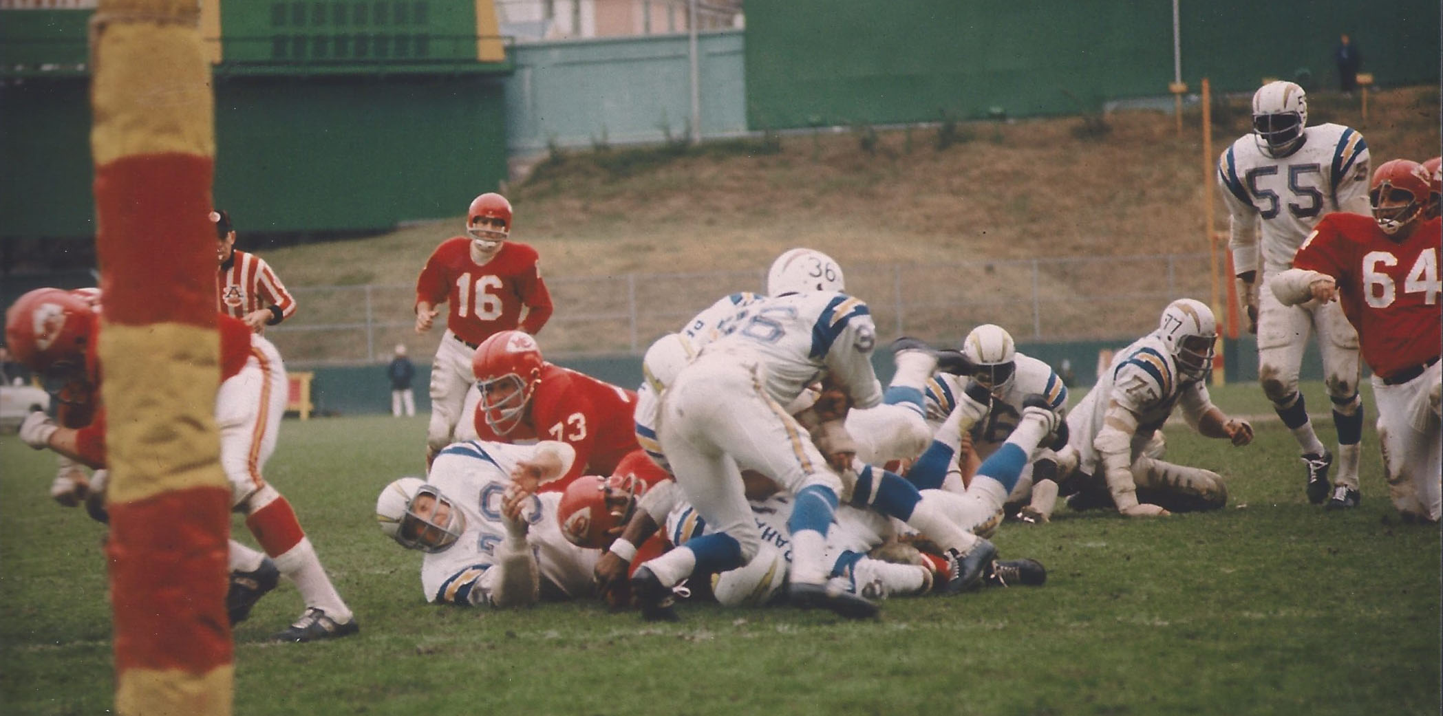 November 15, 1964 - The Chargers defense swarms over Chiefs running ...